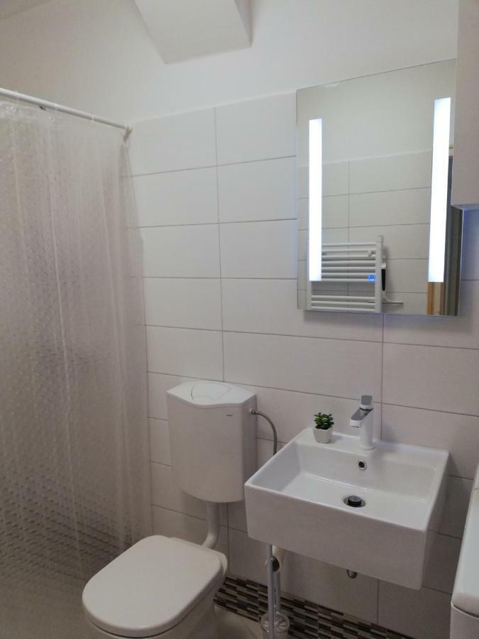 New Renovated Apartment 15 Min From Beach On Foot Pula Exterior photo