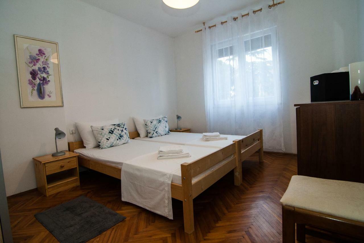 New Renovated Apartment 15 Min From Beach On Foot Pula Exterior photo