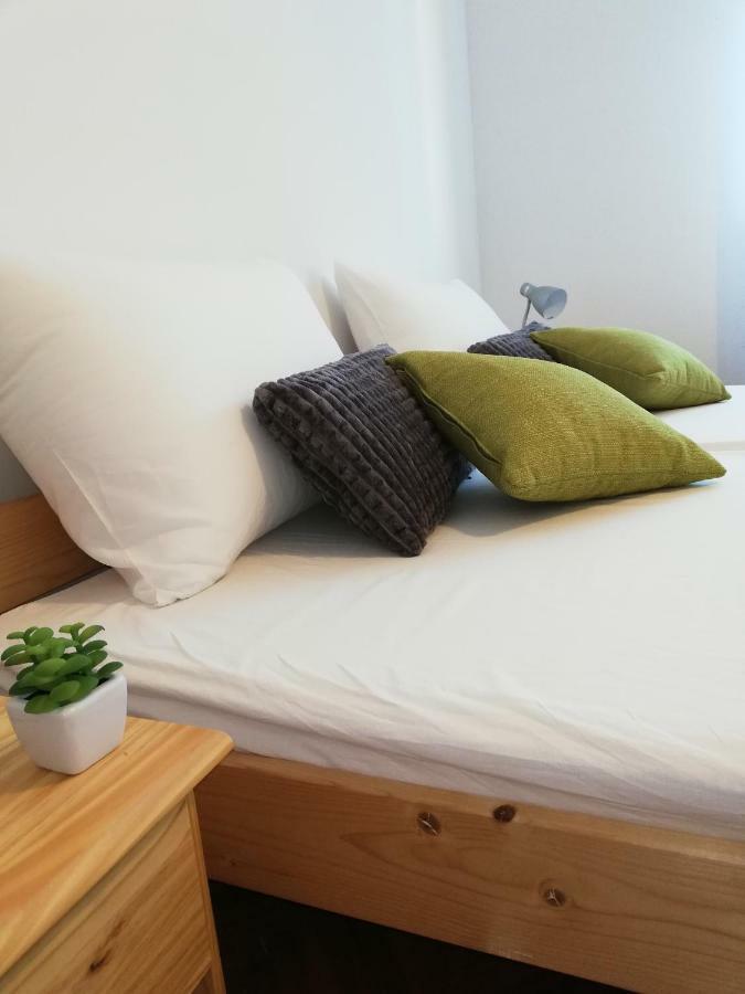 New Renovated Apartment 15 Min From Beach On Foot Pula Exterior photo
