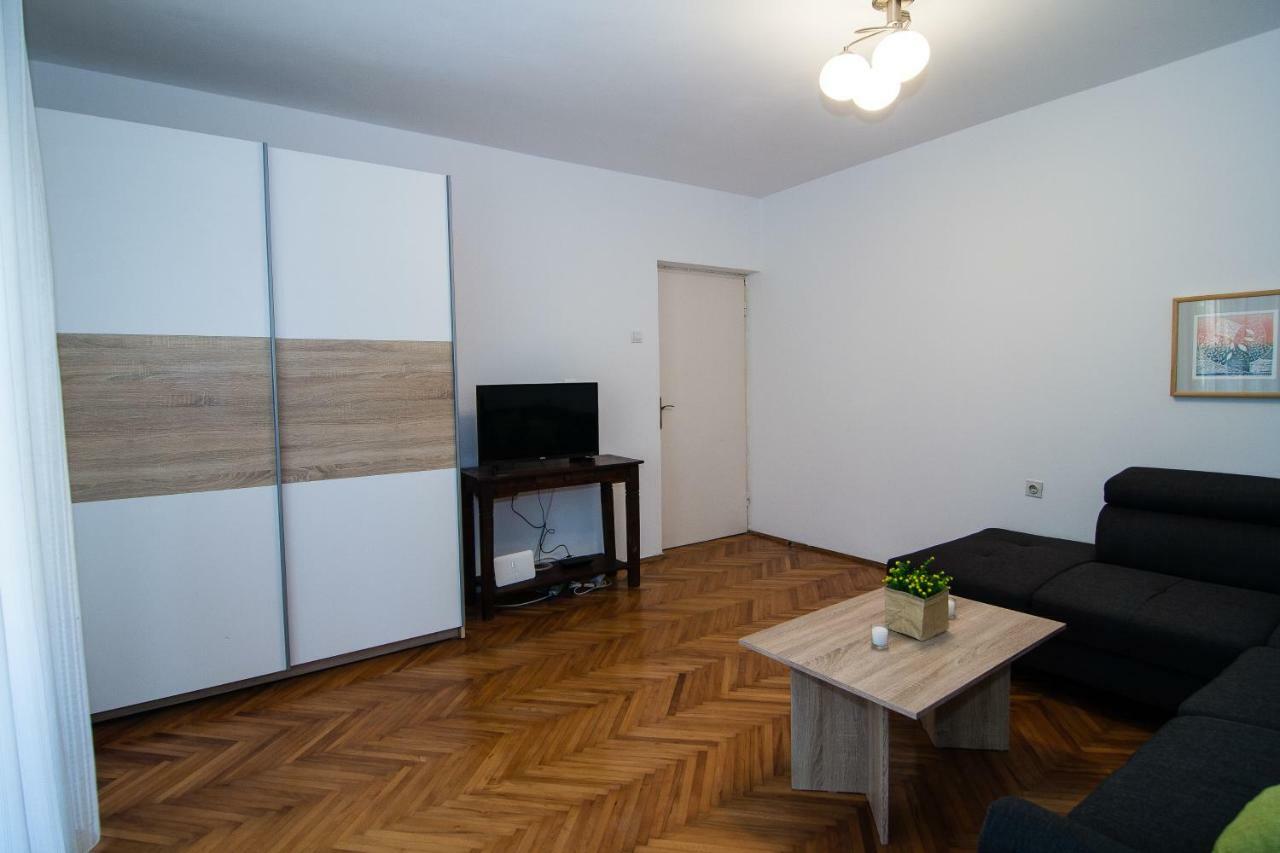 New Renovated Apartment 15 Min From Beach On Foot Pula Exterior photo