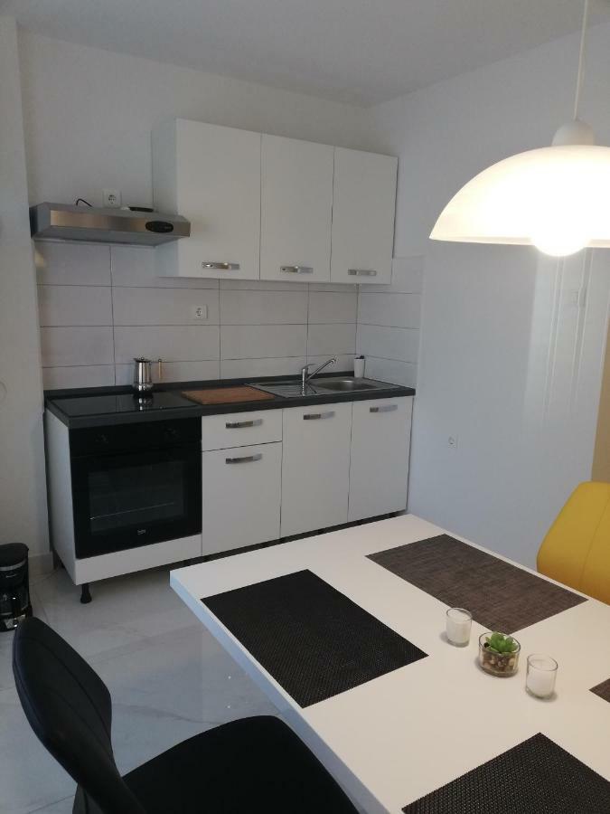 New Renovated Apartment 15 Min From Beach On Foot Pula Exterior photo