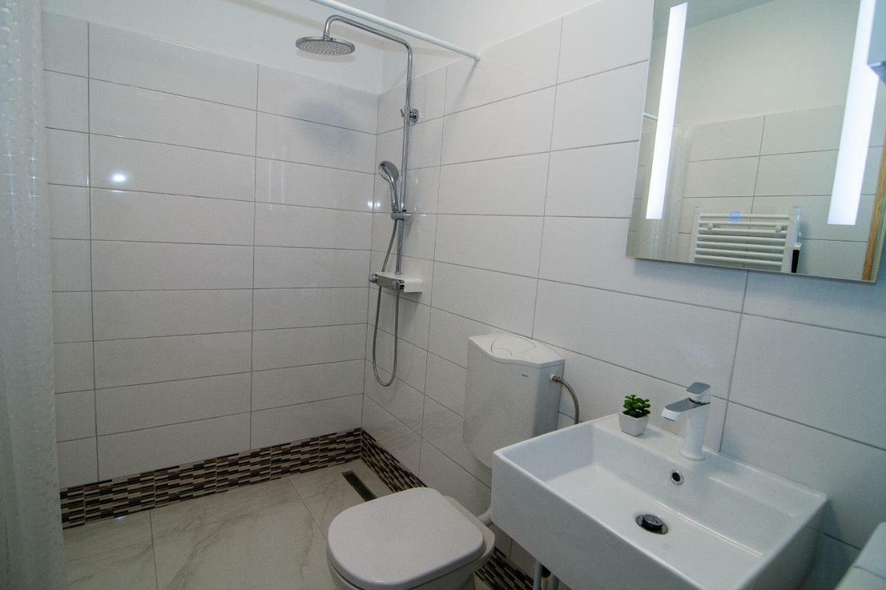 New Renovated Apartment 15 Min From Beach On Foot Pula Exterior photo